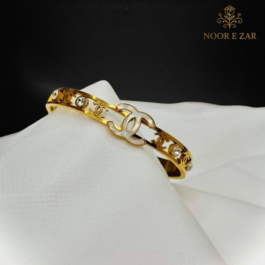 Chic Bloom Bangle