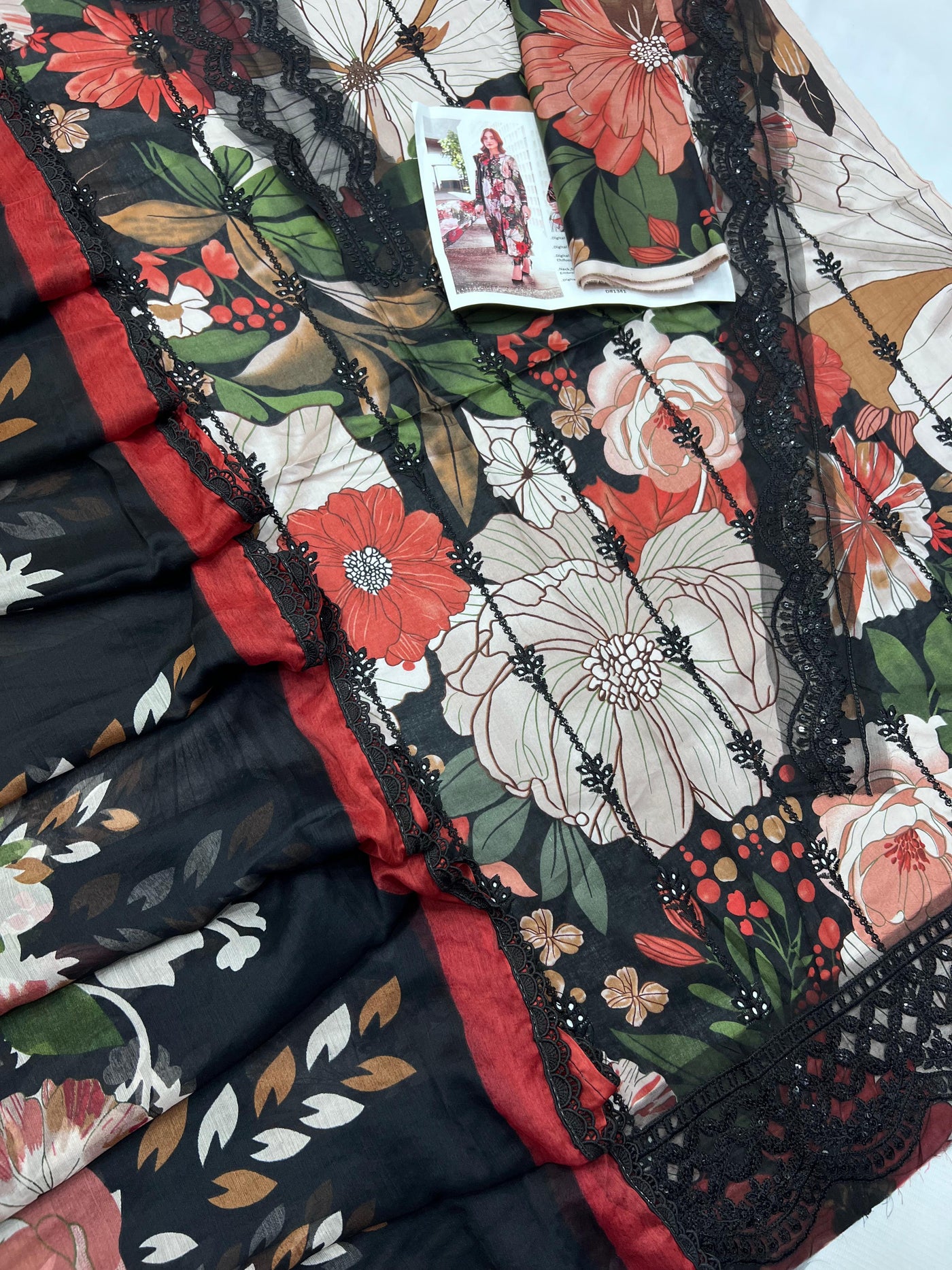 BAROQUE LAWN EMBROIDERY & PATCHES SUIT (3 PIECE)