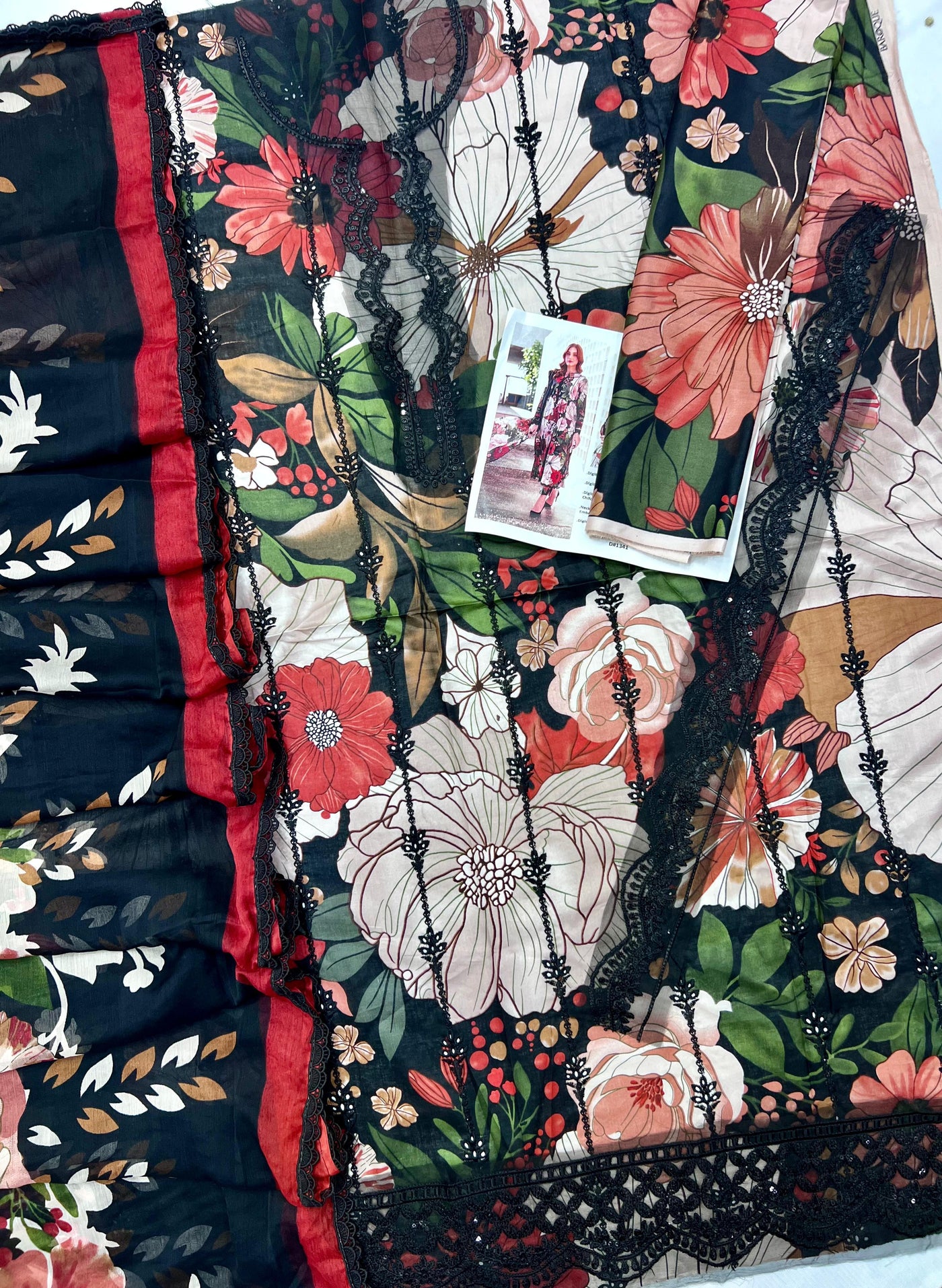 BAROQUE LAWN EMBROIDERY & PATCHES SUIT (3 PIECE)
