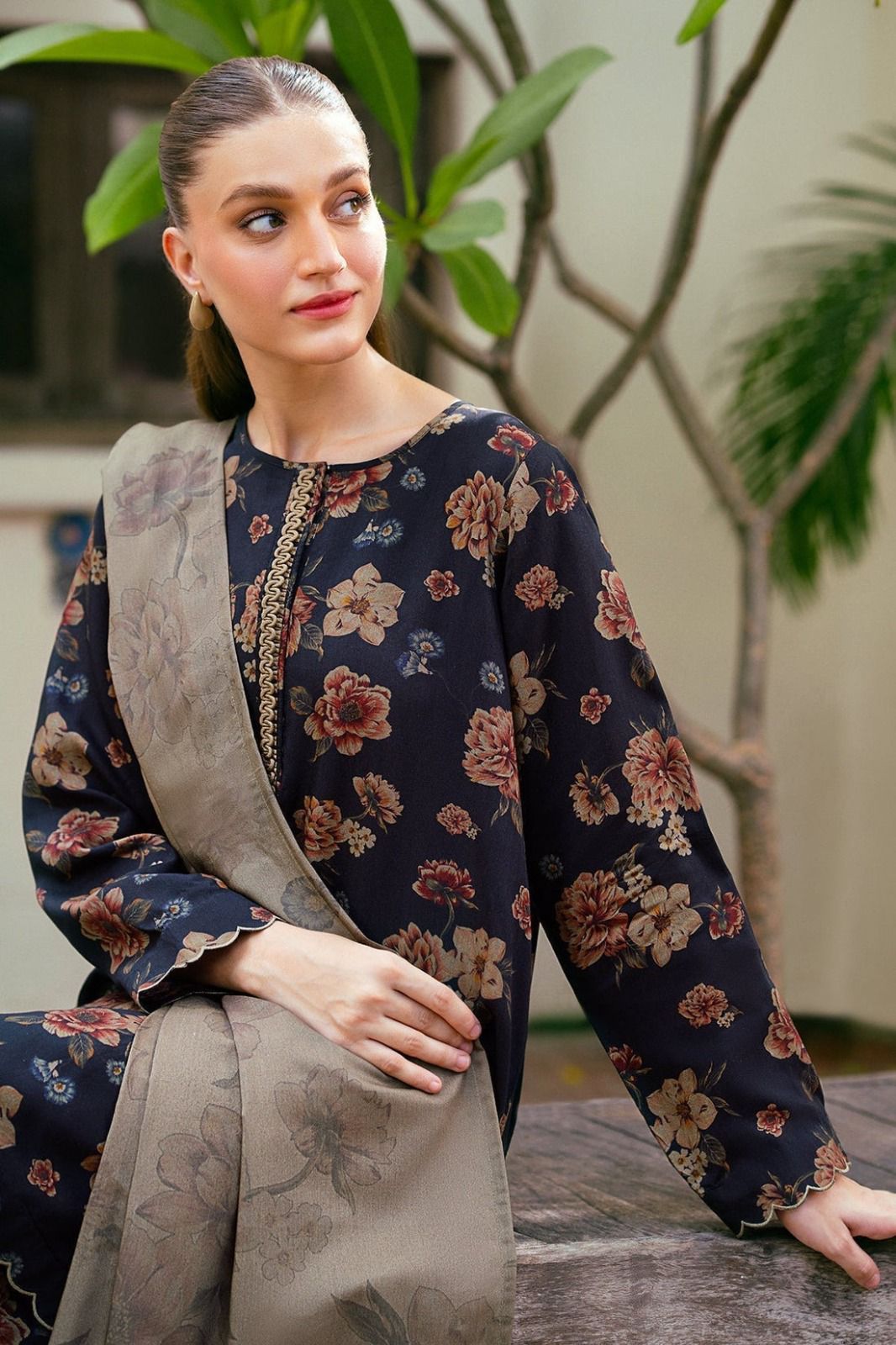 BAROQUE LAWN EMBROIDER SUIT (3 PIECE)