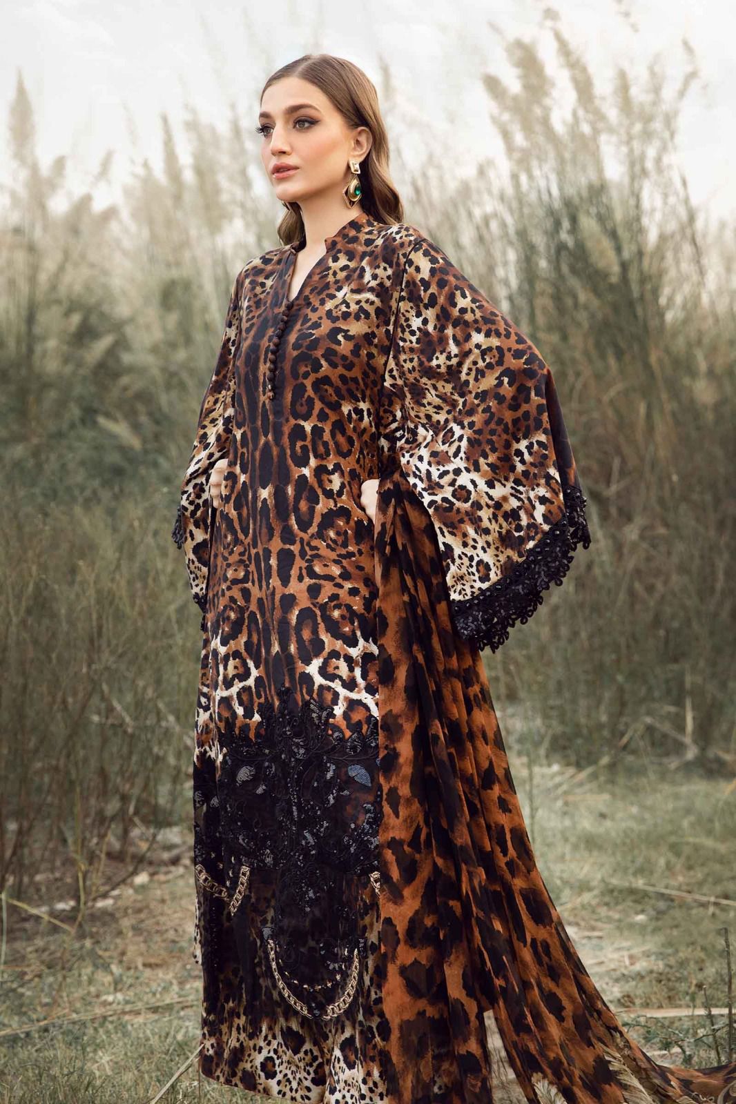 MARIA B LAWN EMBROIDER SUIT (3 PIECE)