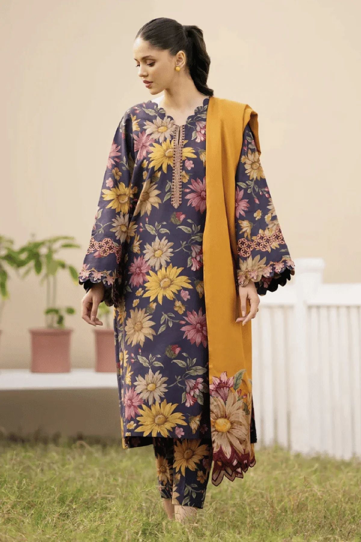 BAROQUE LAWN EMBROIDER SUIT (3 PIECE)